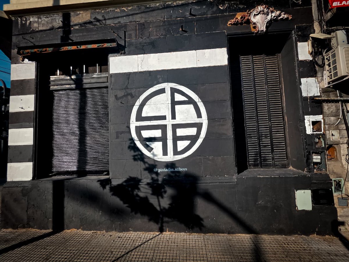 El vigésimo sexto mural está en la esquina de Av. Gaona y Bahía Blanca..

Queremos agradecerles a los que nos colaboran y apoyan está movida!!
Seguiremos embelleciendo todo #Floresta y nuestros barrios aledaños..