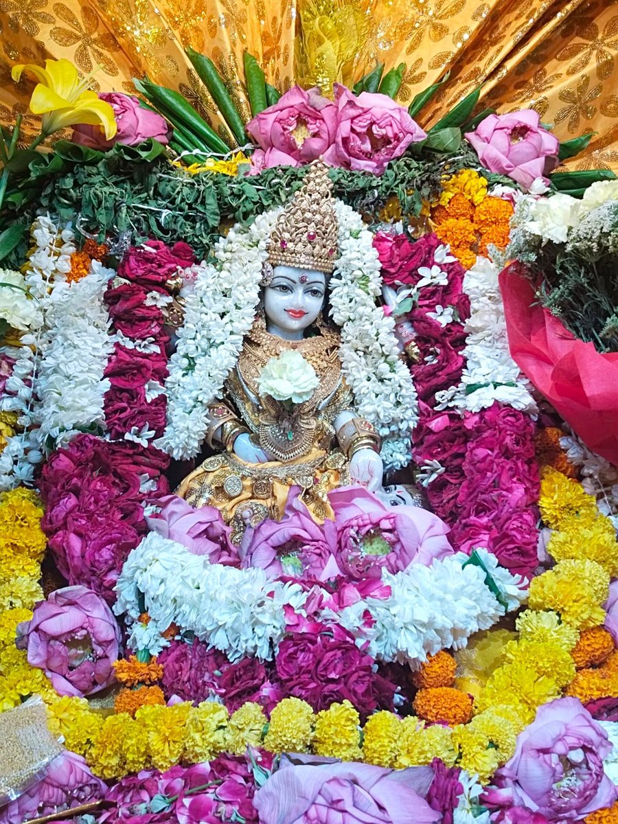 baglamukhipuja's tweet image. विश्व की सारी शक्ति मिलकर भी माँ बगलामुखी की बराबरी नहीं कर सकती। कई जन्म के पुण्य प्रभाव से माँ की साधना करने का सौभाग्य प्राप्त होता है।