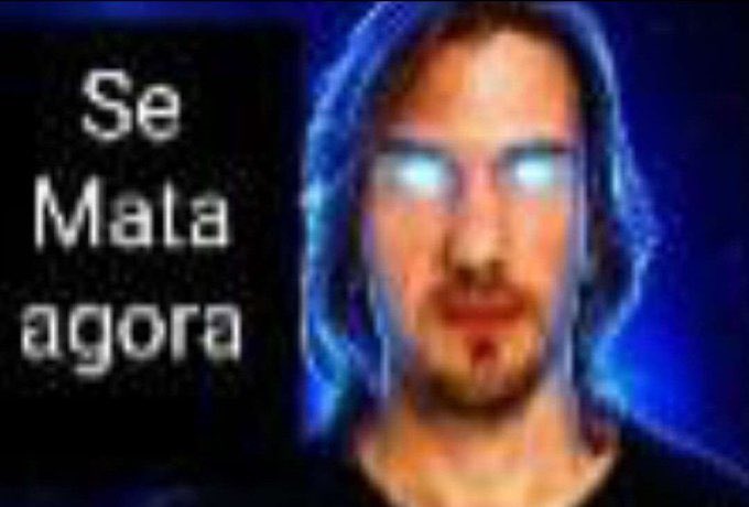 Acho incrível que meu cabelo sabe que eu to surtando e me deixa parecida com uma doidinha do centro