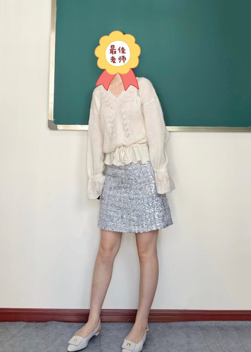 每天被一群小祖宗围着，嗓子喊到沙哑，耳朵里全是“老师他抢我玩具”“老师她画我脸上”之类的告状声烦得要死。但一想到那群小朋友又冲我喊“老师抱抱”，心又化了……这活儿，烦归烦，爱也真！ https://t.co/BmNbKUYqLp