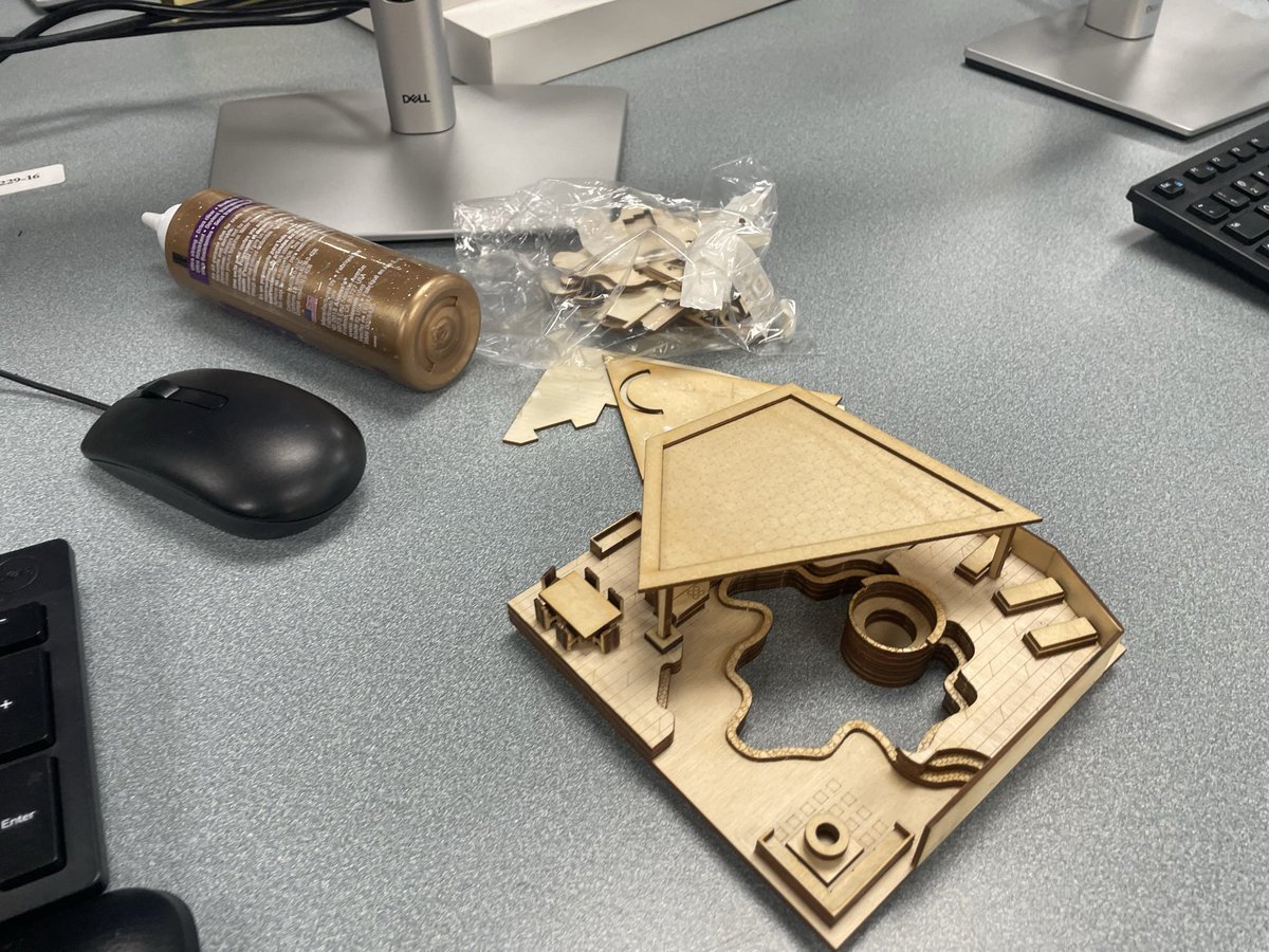 BlinnArch's tweet image. Studio’s a little messy… but that’s how you know midterms are in full swing. 💥
Our Design I students are putting in the work, and their projects are shaping up to be seriously impressive. 👏

#architecturestudent #designstudio #blinnARCH #blinnbryan @TrotecUSA @TrotecLaser