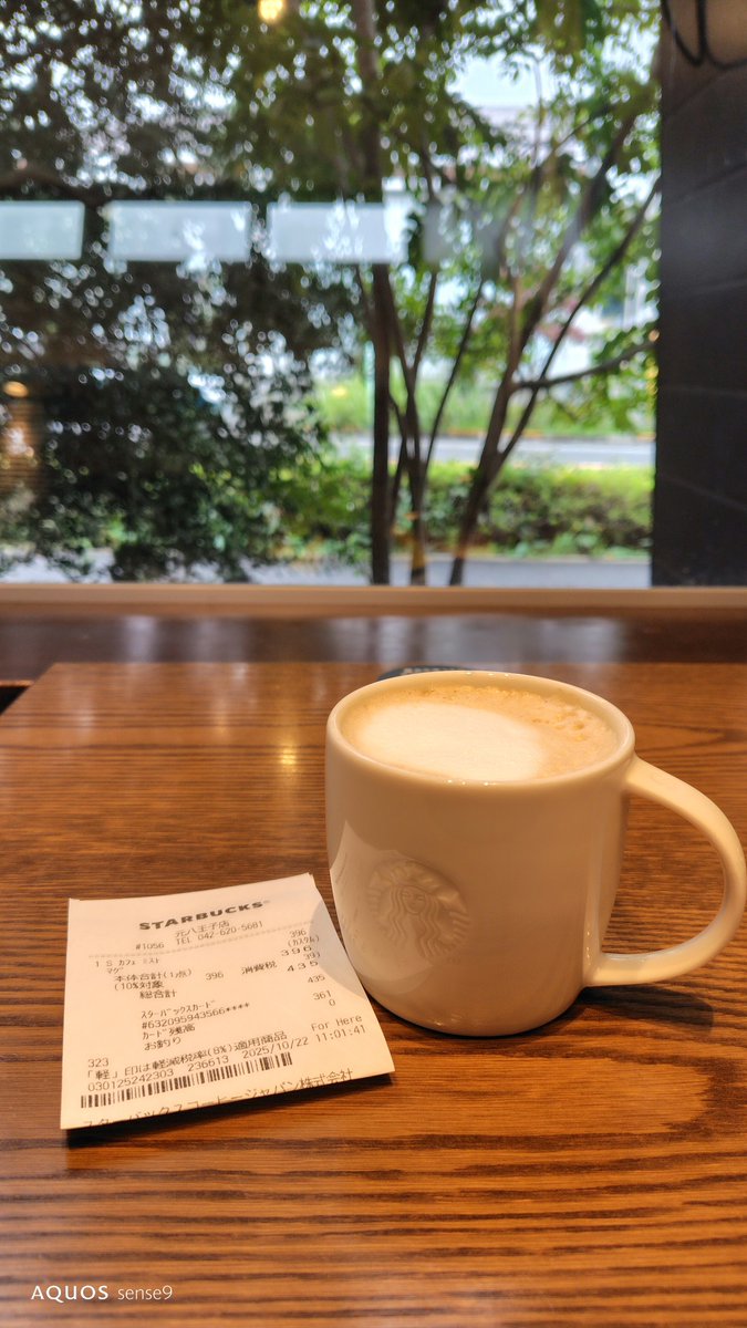 binarydecimal's tweet image. 病院帰りに開業１４年（！）の元八王子のスタバなう。
あまりにも寒いのでカフェミストです。

そして移動中はヤリス先生のステアリングヒーターオン！！！
ホントに暖かくて快適～😆
コレが付いてるグレードにして良かったわ。