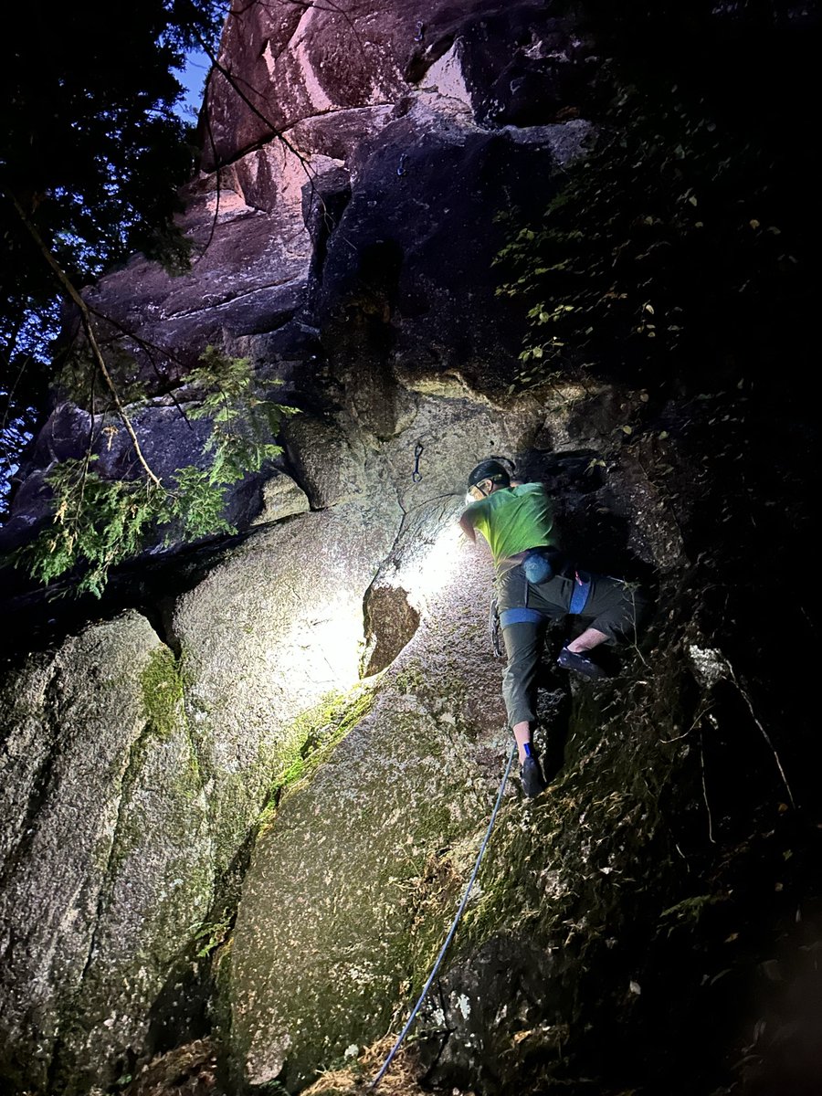 timmyaoki's tweet photo. クライミングが気持ちいい時期になりました。冬が来る前に瑞牆にも通いたいところです。 https://t.co/R13zvBsUkl