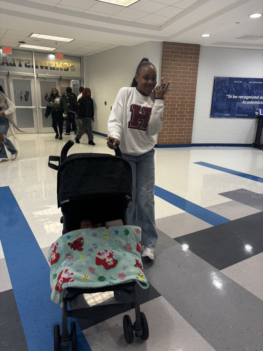 TheUproarWHS tweet media