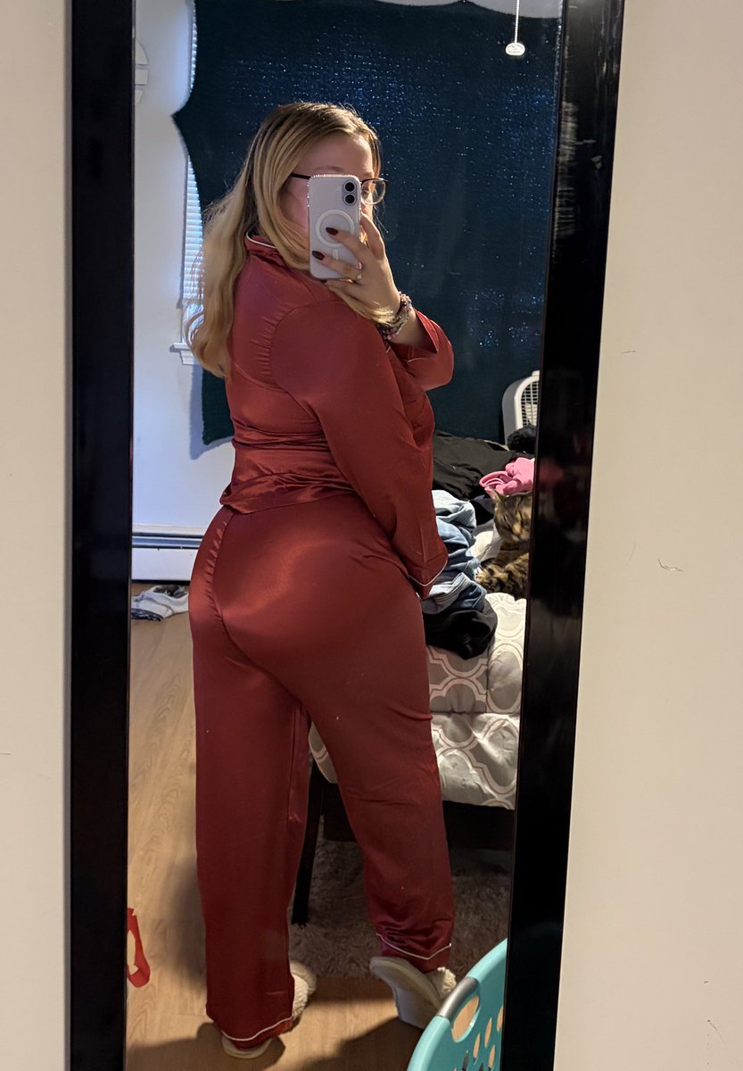bblbutt68's tweet photo. Dm me to see some more of this beautiful pawg snowbunny💦🍑🍆🐰❄️♠️ #bbc #horny #bigcock #PAWG #smowbunny #cuck #blonde #bombshell #bigblackdick #BBC #latinocock #wankchat #nsfw #silk #satinfetish https://t.co/FJPVZlfYxt
