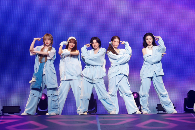 Kpop_Herald's tweet photo. .@official_i_dle wrapped its first Japanese arena tour "逢い-dle" with sold-out shows at Glion Arena Kobe on Oct. 18–19, opening with Japanese EP main track “Where Do We Go” and performing recent releases, solo songs and Japanese versions of hits, thrilling #Neverlands. The tour, which began at Saitama Super Arena, ended with a livestreamed finale, solidifying the group’s strong presence in Japan.
@i_dle_JP #idle #アイドゥル #idle_どうしよっかな #2025_idle_1st_japan_tour #逢いdle