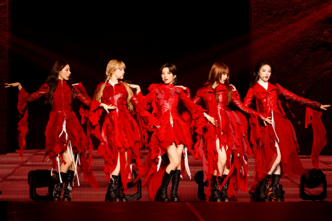 Kpop_Herald's tweet photo. .@official_i_dle wrapped its first Japanese arena tour "逢い-dle" with sold-out shows at Glion Arena Kobe on Oct. 18–19, opening with Japanese EP main track “Where Do We Go” and performing recent releases, solo songs and Japanese versions of hits, thrilling #Neverlands. The tour, which began at Saitama Super Arena, ended with a livestreamed finale, solidifying the group’s strong presence in Japan.
@i_dle_JP #idle #アイドゥル #idle_どうしよっかな #2025_idle_1st_japan_tour #逢いdle