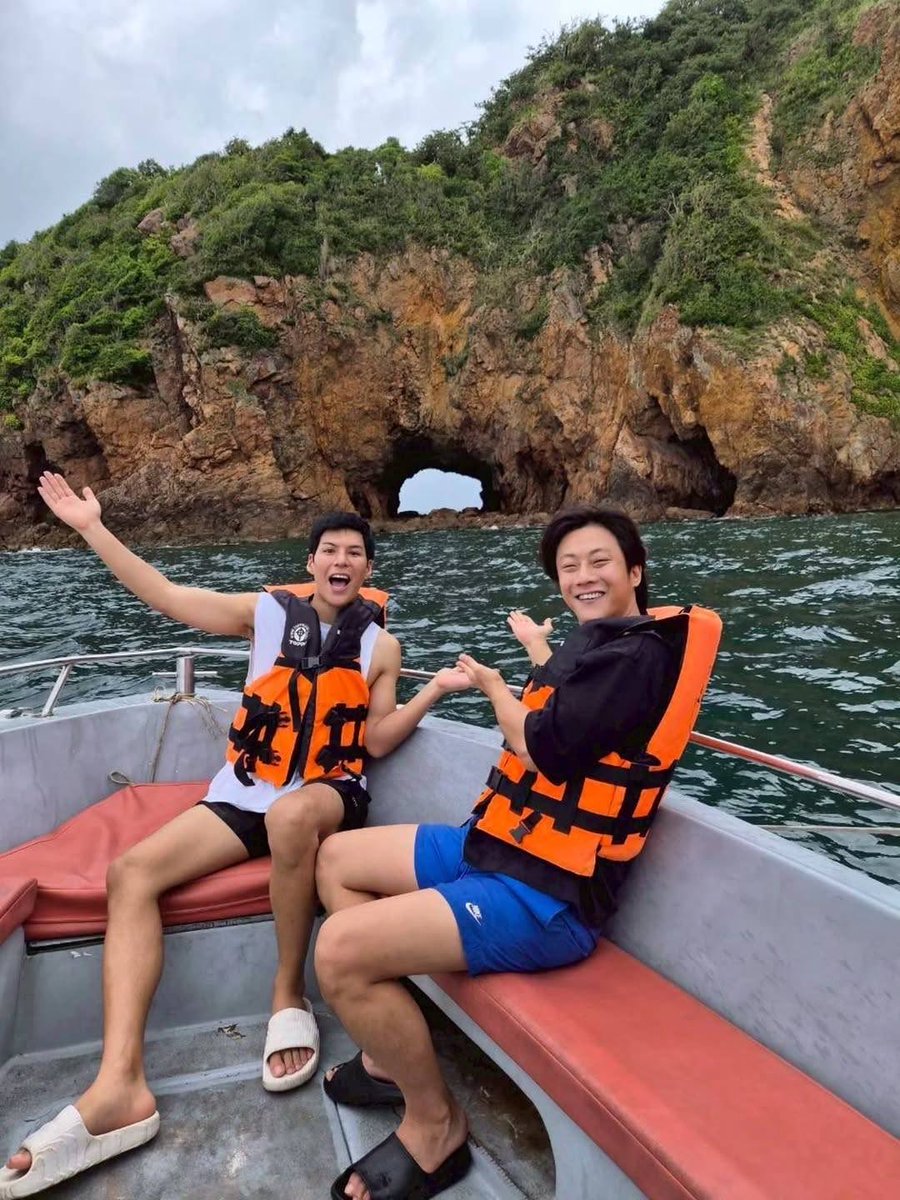 𝐭𝐰𝐞𝐧𝐭𝐲𝐬𝐞𝐜𝐨𝐧𝐝. tweet media