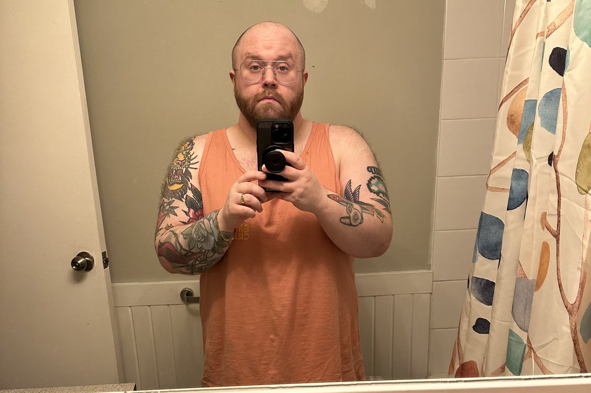 Down 20 pounds for my winter health kick! My walking pad is saving my life LOL

Back live on the purple one tonightttt 🦆🍃