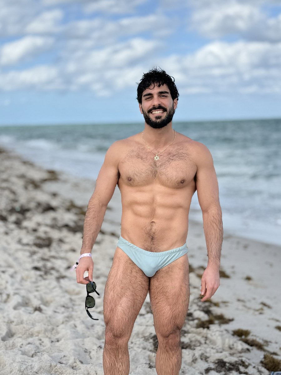idanguetta's tweet photo. It’s curl and speedo season here in Miami https://t.co/KErvCJmLew