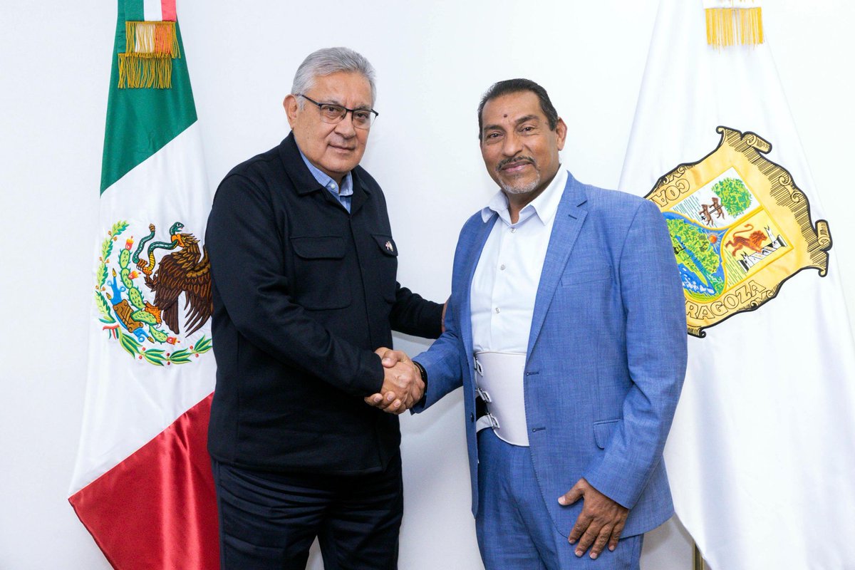 El Srio. Gral. del #SNTE, Mtro. Alfonso Cepeda Salas, se reunió con los dirigentes de <a href="/seccion26snte/">Sección 26 del SNTE</a> y <a href="/SNTESeccion52/">SNTE Sección 52</a>, Juan Carlos Bárcenas y Elizabeth Bibiana Guerrero, respectivamente. En el encuentro refrendó su total respaldo a las y los agremiados en #SanLuisPotosí.