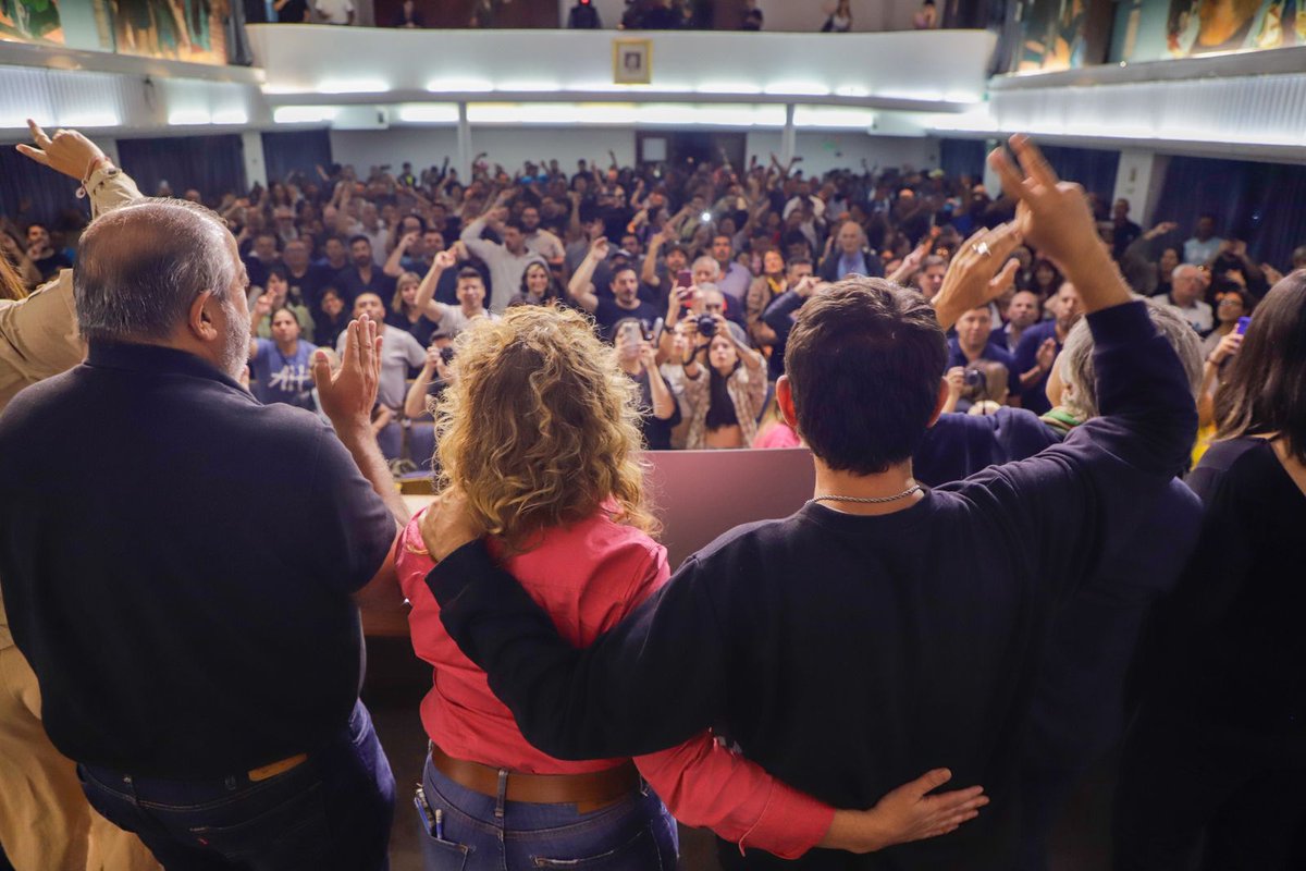 Hoy acompañamos a <a href="/JuanGrabois/">Juan Grabois</a> en la <a href="/cgtoficialok/">CGT</a> junto a dirigentes sindicales y de la economía popular. Un encuentro entre tradiciones de lucha q comparten una filosofía humanista: recuperar el gobierno de quienes saquean al país y poner en el centro la dignidad y el trabajo