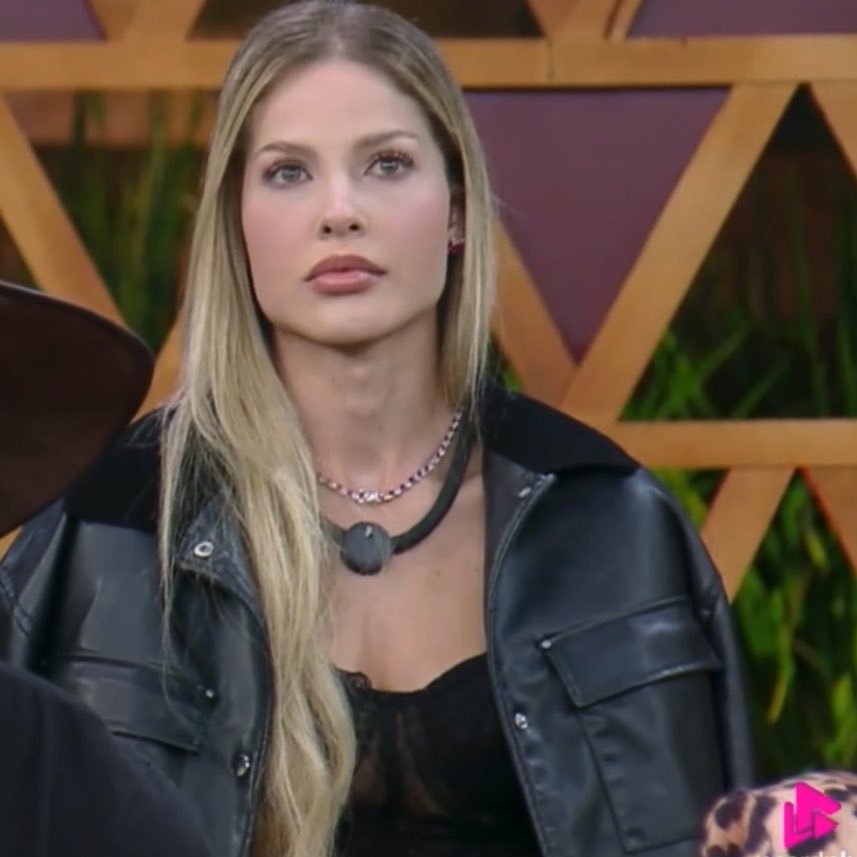 raituita_'s tweet image. é martina a gente entende sua inveja #TeamSaory