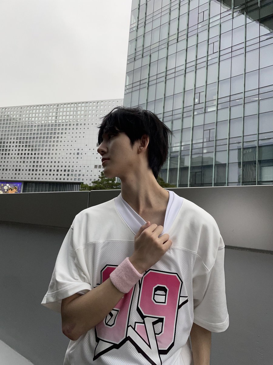 amaru_kickflip's tweet photo. 🐰🫧
“Why Does no one see me as a man
How long do I have to show my collarbones”

Help😂😂😂 https://t.co/6GVbgzKmC5
