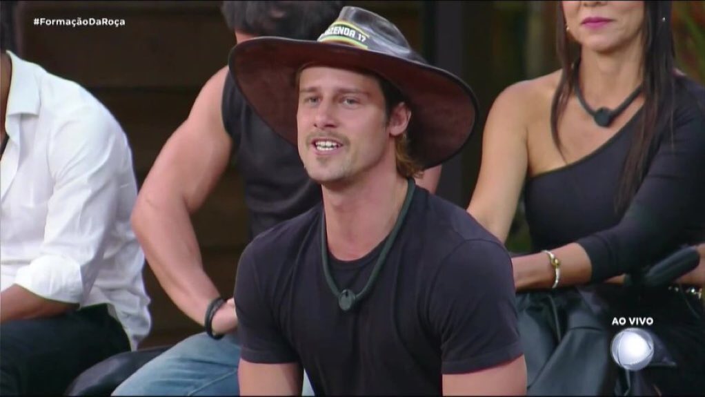 jaoComenta_'s tweet image. Eles podiam dar as mãos e saírem juntos

#FormaçãoDaRoça