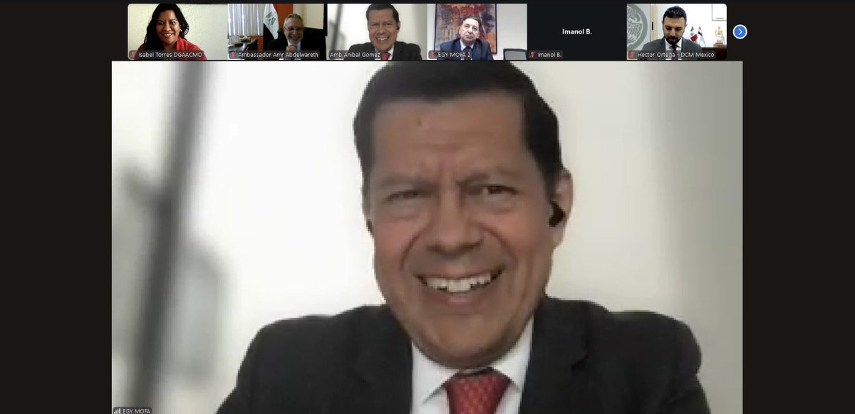 SRE_mx's tweet photo. 📸 México y Egipto realizaron la XI Reunión del Mecanismo de Consultas en Temas de Interés Mutuo, presidida por el Emb. Aníbal Gómez Toledo (@AgomeztII), director general para África, Asia Central y Medio Oriente, y el Emb. Khaled Azmi, ministro adjunto para Asuntos de las Américas de Egipto. 
 
Ambas delegaciones revisaron temas de la agenda bilateral, regional y multilateral, reafirmando el compromiso de fortalecer el diálogo político, la cooperación y los lazos de amistad entre los dos países.

🇲🇽🤝🇪🇬