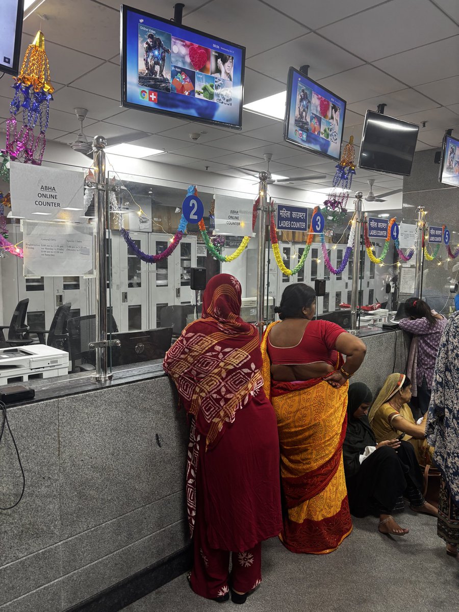 HemantKumar2102's tweet photo. OPD counters are empty at 8:08AM at Lady Harding Medical College Hospital new opd building @MoHFW_INDIA @CMODelhi https://t.co/XX56kjsawM