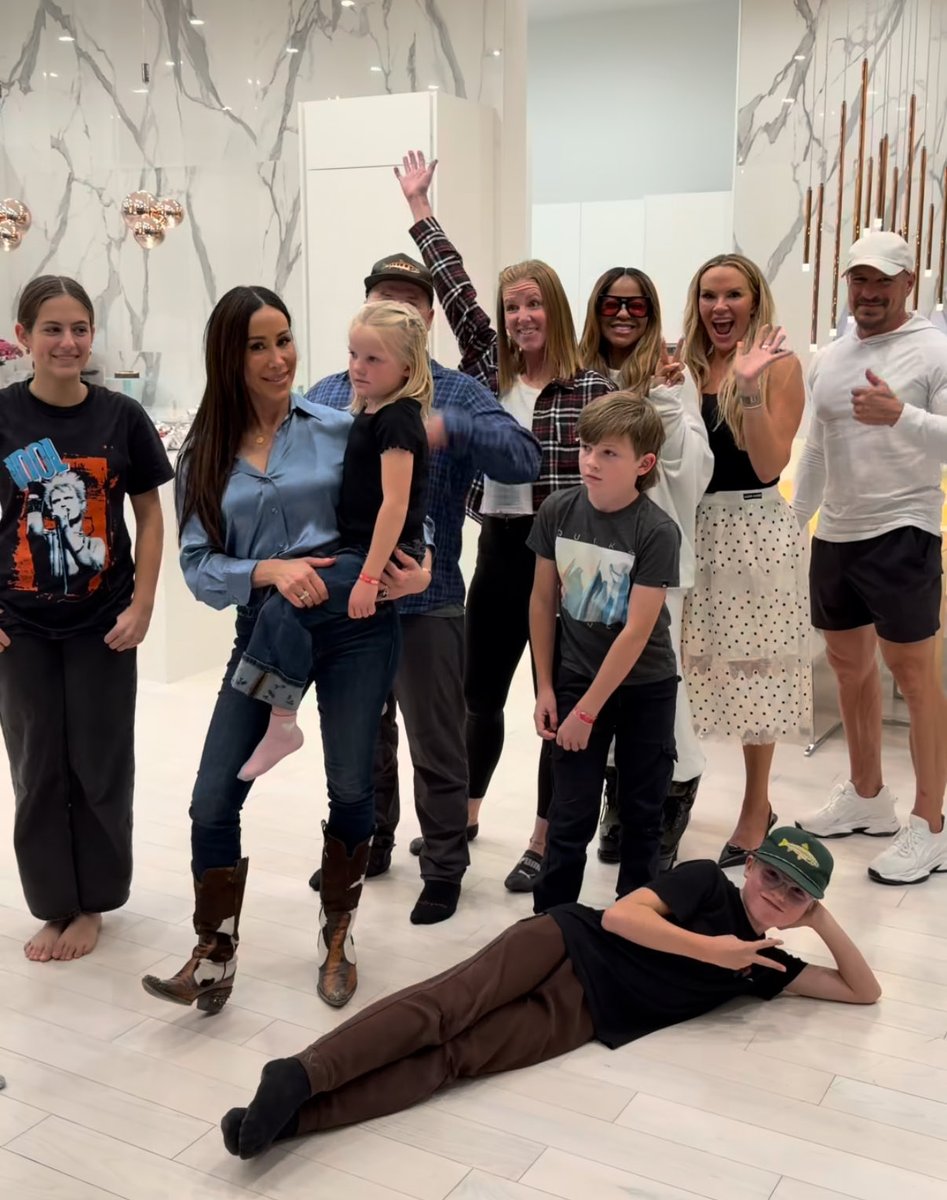 Mary_CosbyFan's tweet photo. Angie’s family with the family they wife swapped, along with Mary and Heather having a watch-party at Angie’s home #BravoWifeSwap #RHOSLC https://t.co/daaXfffEvy