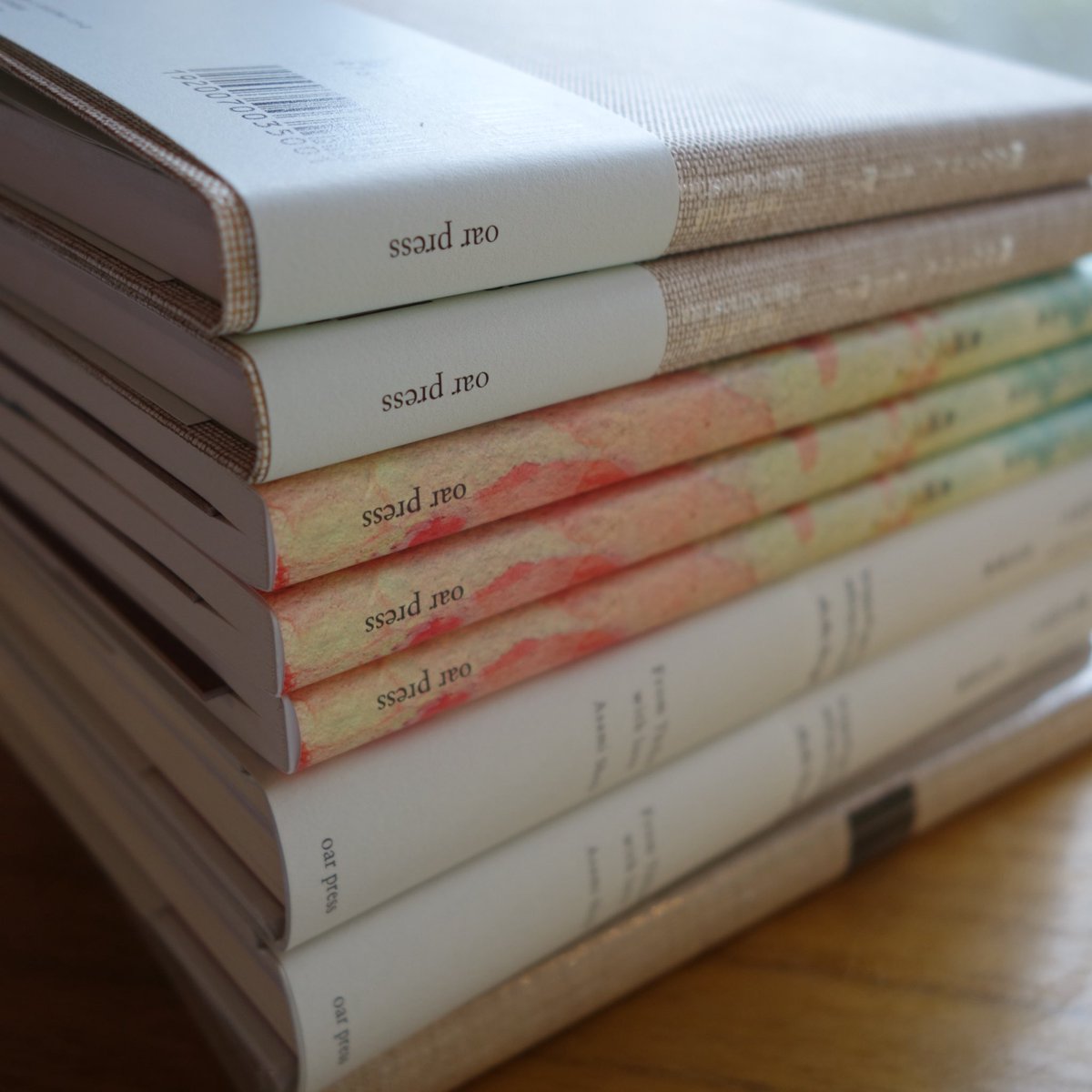 ゆっくり新&amp;再入荷！

作家の発表の場を本に作る、という気概が一冊一冊に表れている「oar press」の本たち。

出会いは奥誠之さんの本からで、『ドゥーリアの舟』はいまではサニーからある日、の棚、ゆっくりオンラインのラインナップには欠かせない存在となりました◎

sunnyboybooks.net/?all_items=true