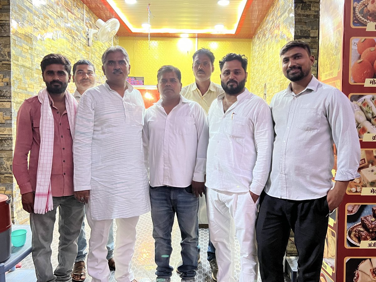 amitjnp76's tweet image. 📸 साथ है तो बात है! 😎🔥👫🎉
वक़्त बदला, चेहरे बदले… पर भरोसा वही रहा। 🕰️👨👩👧👦
तीन पीढ़ियों का साथ और विश्वास लिख रहा हैं एक नया इतिहास📖
ज़िंदगी के सुनहरे पल, यारों के संग ✨
हर मुस्कान में एक कहानी, हर दोस्त एक परिवार ❤️💚
#YouthVibes #FriendshipGoals #SquadForever…