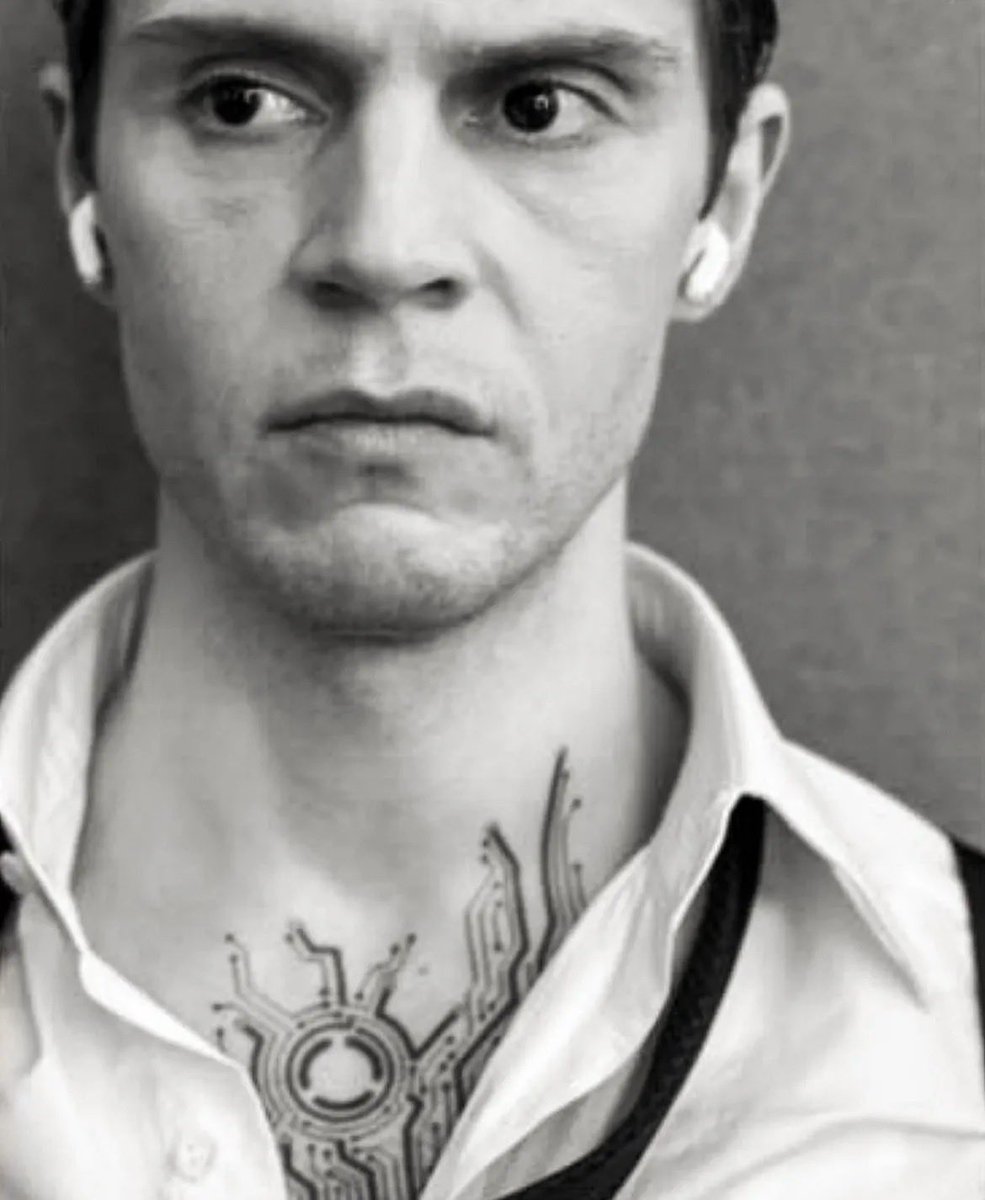 I know you’re a nepo baby, Be my sugar daddy, Julian