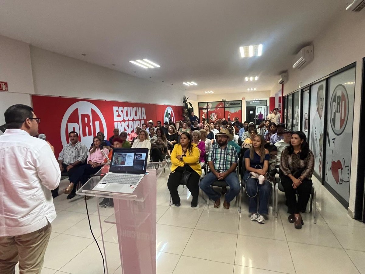 Con la Presidenta del <a href="/CDEPRISonora/">PRI Sonora</a> <a href="/huatalupe/">Lupita Soto Holguín</a> en la conferencia sobre empatía del Dr. Juan Manuel Tong Payán.
Confucio lo dijo hace más de 500 años No hagas a otros lo que no quieras para ti
La esencia de la empatía.
<a href="/PRI_Nacional/">PRI</a> <a href="/alitomorenoc/">Alejandro Moreno</a> <a href="/caroviggiano/">Carolina Viggiano</a> <a href="/CDEPRISonora/">PRI Sonora</a>