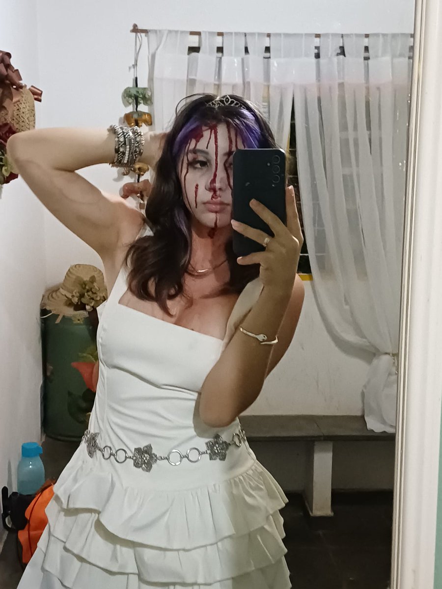 dontfollownini's tweet image. agora que consigo postar foto dnv vejam a carrie a estranha brasileira