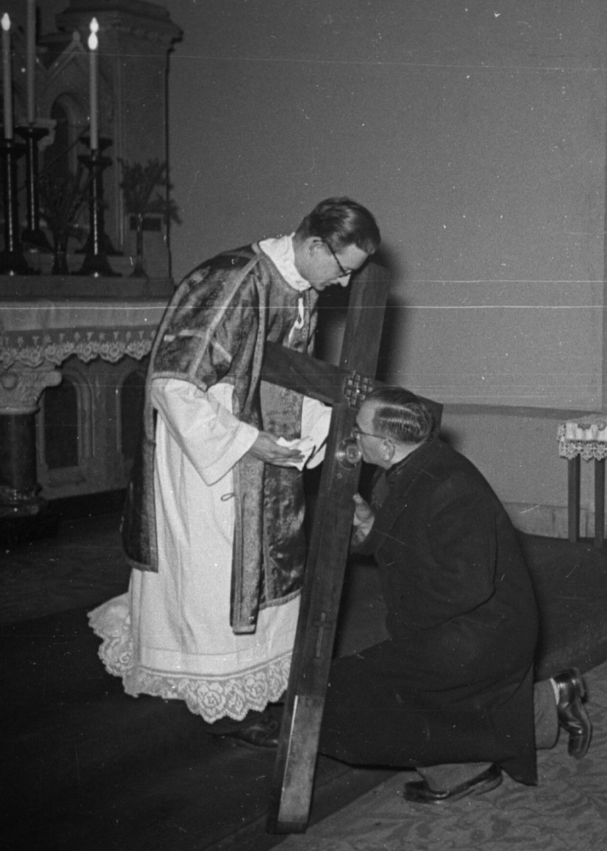 That Trad Gal (@thattradgal) on Twitter photo Veneration of the true cross of Jesus. Veneration of the true cross of Jesus.