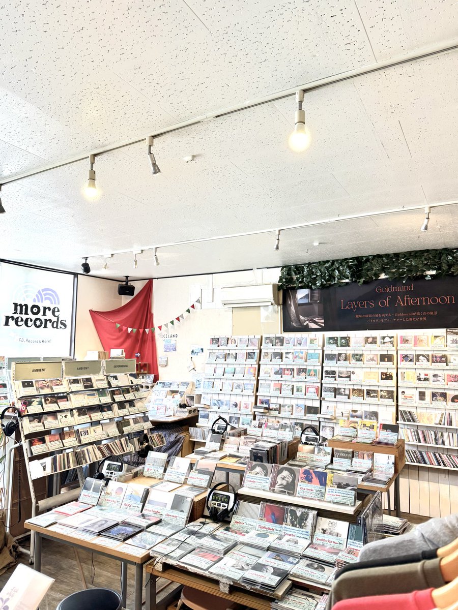 おはようございます！ 
オープンしました。
本日もご来店お待ちしております！ 

ネットショップ、#モアレコのCD定期便 もぜひ！！  

morerecords.jp