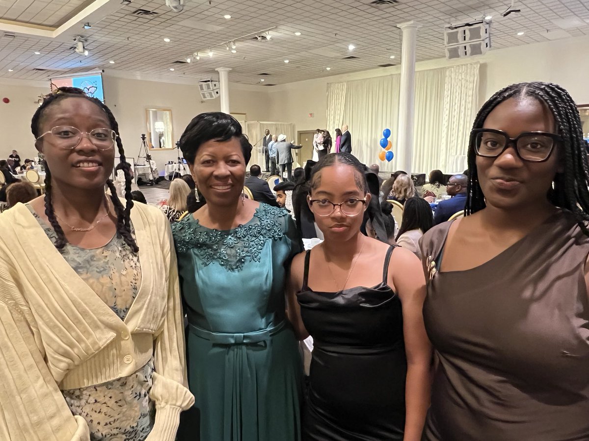 Lola Gayle tweet media