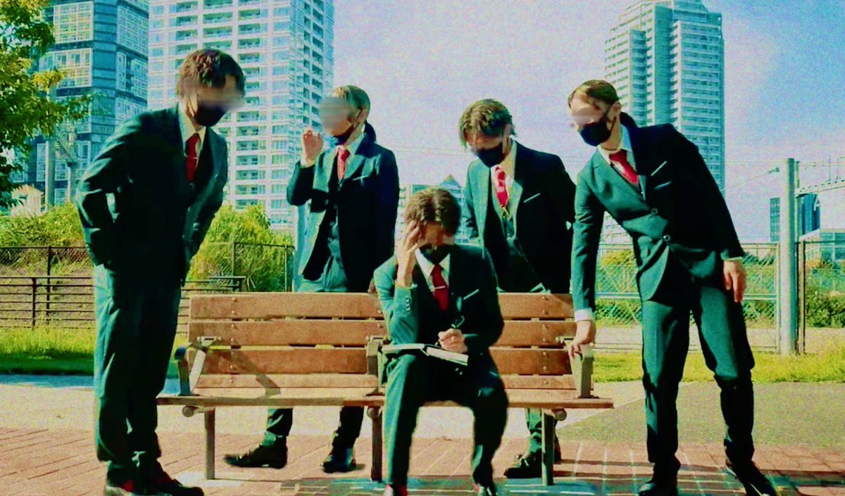 451やってみた
盗作再演横浜会場の片隅でこんな撮影してました（合成）

いやぁ、再現難しいです...

#ヨルシカ
#ヨルシカ好きと繋がりたい