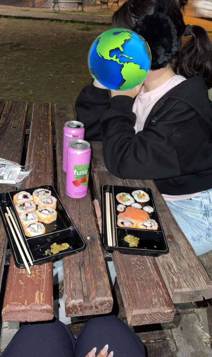 destinaymn's tweet photo. bacimla sushi date yaptik https://t.co/7MLgnJoQku
