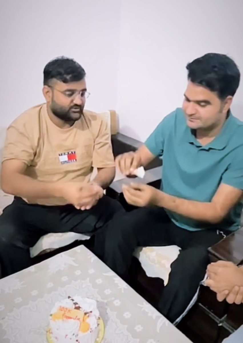 राजस्थान बेरोजगार यूनियन के उपाध्यक्ष संघर्ष के मज़बूत साथी भाई जयराम कसाना जी को जन्मदिन की बहुत बहुत बधाई और शुभकामनाएँ ।।
बालाजी महाराज का आशीर्वाद आप पर सदैव बना रहें आप स्वस्थ रहें मस्त रहें ।।
#हनुमान_किसान 
<a href="/JairamK81543228/">Jairam Kasana</a> <a href="/RamdevChotiya76/">RAMDEV CHOTIYA</a> <a href="/Ravindrachdry/">Ravindra Choudhary</a>