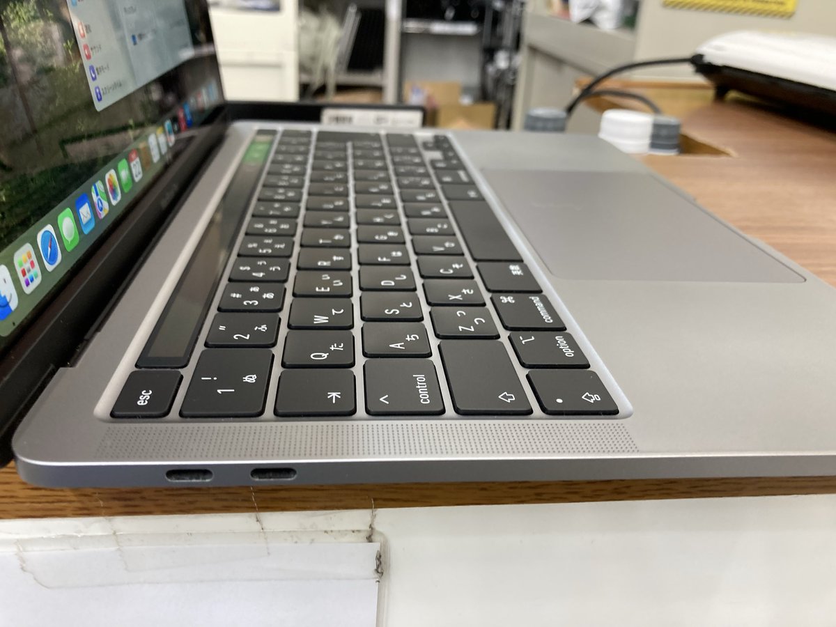 utpcmobile's tweet image. Macは高価で手が出なかった方！
お値下げしました。
秋の夜長に動画鑑賞をキレイな画面で楽しみたい、動画編集をMacで始めたい初心者の方などにお勧めのBランク中古品
M1 Pro （2020）13.3インチ
メモリは8GBですがMacはスイスイ動いてくれますヨ✌️
お手頃価格の70,800円（税込）
#中古MacBook