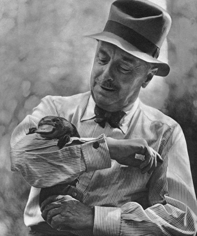 austcult's tweet image. H.G. Wells and Jill the Platypus, Melbourne, 1939