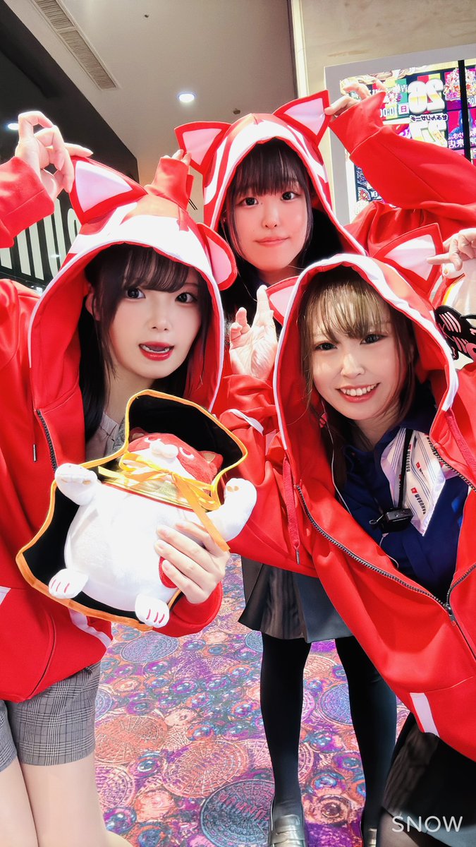 oumeshinmachi's tweet photo. こんにちは😊

本日のご来店は👀
ありまゆまさんです🩵
(@arimayuma_1149)

にゃんまるパーカー
着てもらっちゃいました💕

一緒に動画撮影させてもらえる
ことになったので、
面白い動画を作るノウハウを
教えてもらっちゃおうかな📸

今日はあいにくのお天気ですが
ご来店お待ちしてます🌟 https://t.co/EMolm7Kzd7