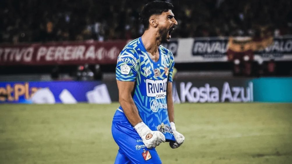 📗 ¿Por qué Ichazo, que fue amonestado en los 90' y luego en la tanda de penales no fue expulsado por Ferney Trujillo? Esto dice la regla 10: las amonestaciones impuestas a jugadores y miembros del CT durante el encuentro NO SE TENDRÁN EN CONSIDERACIÓN en la tanda de penales.