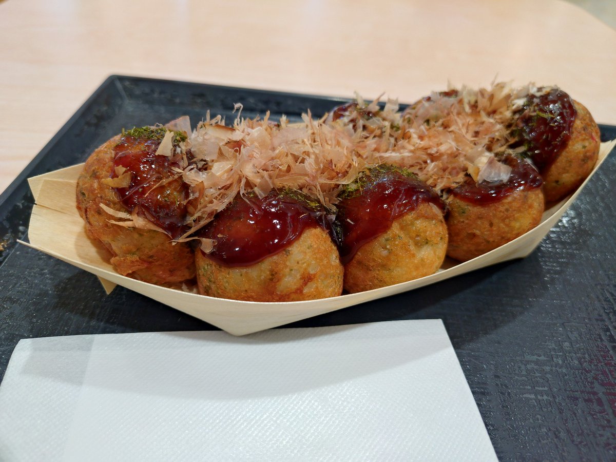 mahalo30dec1997's tweet image. お昼☁
たこ焼き🐙😋

#築地　#銀だこ