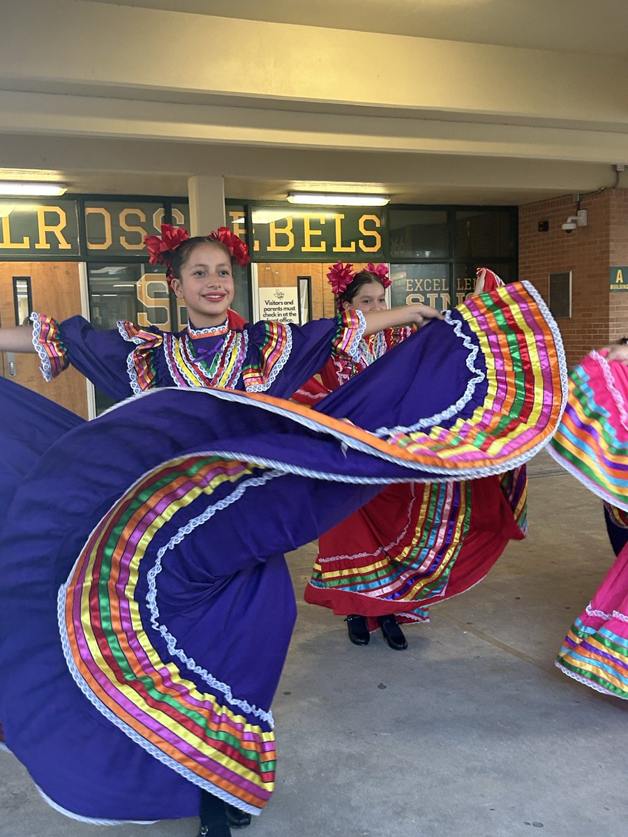 We had such a great first performance of the year opening at the academic night! <a href="/NISDRoss/">Sul Ross MS</a> 💛💚 So excited for our next performance 🤗