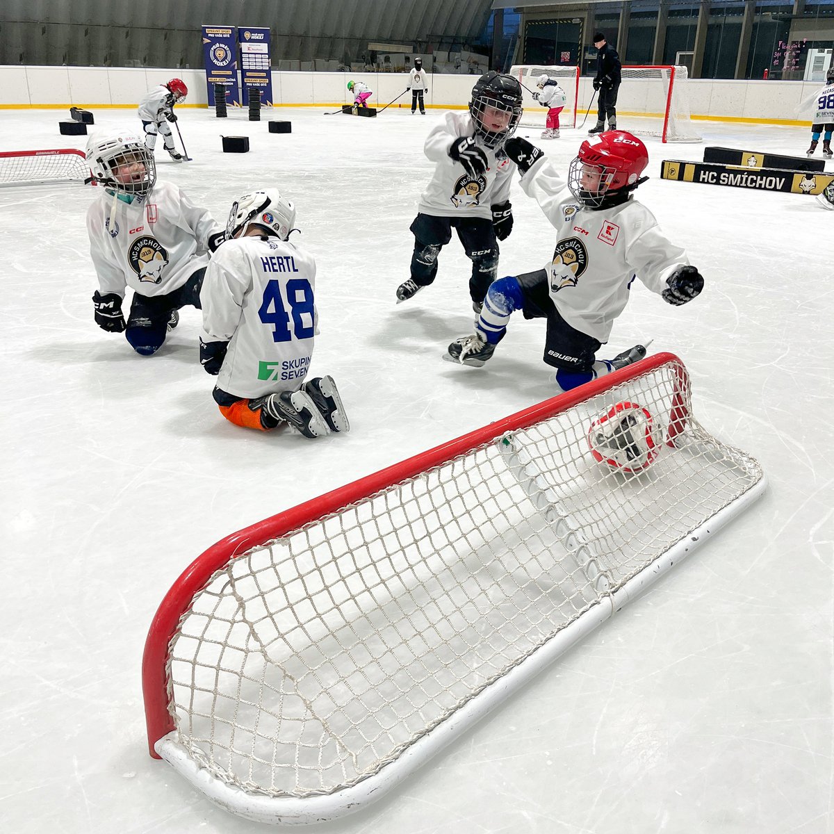 Mimořádnou dotaci ve výši půl milionu korun poskytne Praha 5 klubu HC Smíchov 1913 na zajištění jeho činnosti. Stejnou částku získá i Rugby Club Tatra Smíchov, který peníze využije na renovaci zázemí, jež je v havarijním stavu 🏈🏒💰Více na:
praha5.cz/praha-5-pomuze…