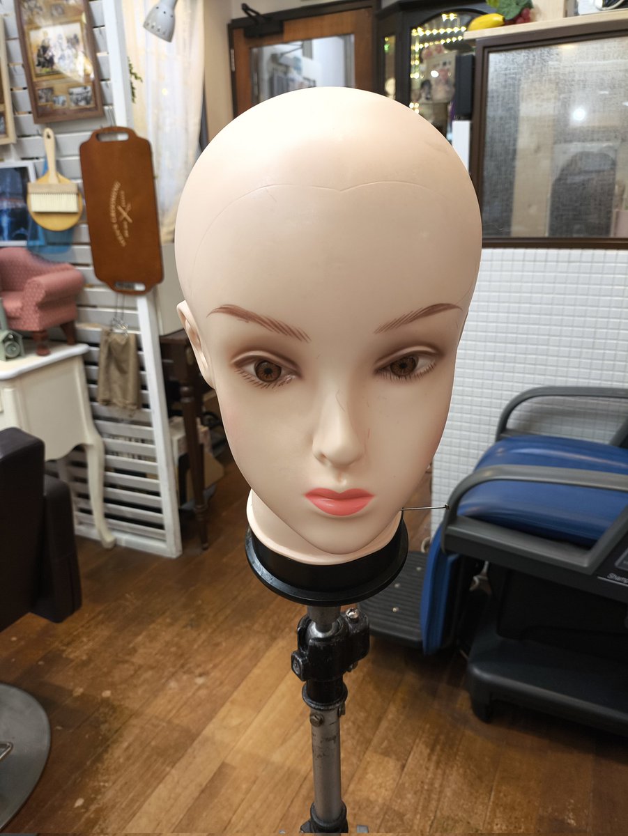 こんにちは！ロップイヤーです。今週末25日と26日は、池袋ハロウィンに合わせて特別営業しております。両日朝8時から営業しており11時までは当日仕上げの受付もしております。また20分で出来る簡単な手直しメニューも1000円にてお受けしております。詳しくはお電話にてお問い合わせ下さい #池ハロ2025