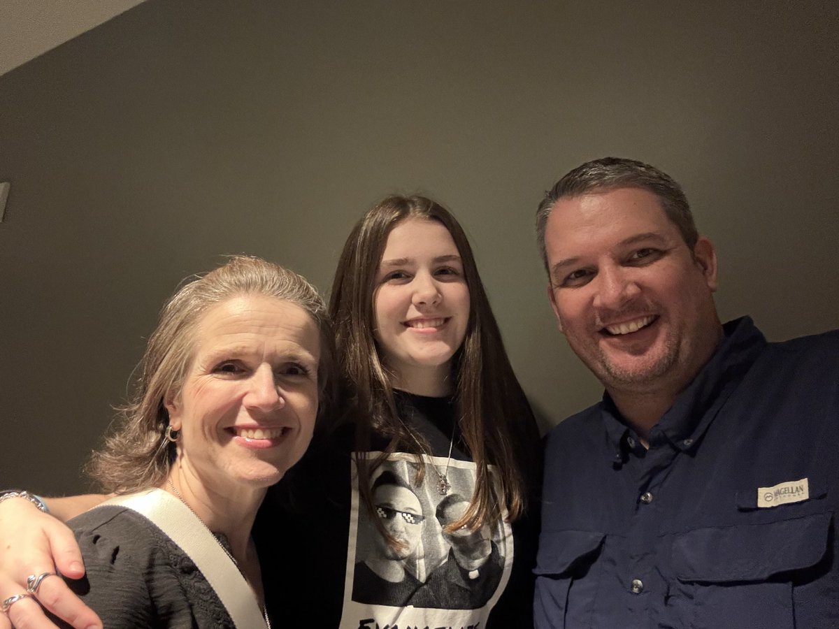 MSocha71's tweet photo. Seeing Father Mike Schmitz and listening to him talk was amazing tonight!  He is an incredible servant of God and his message was both eye opening and inspiring.  Thanks to my wonderful wife Lisa for getting our family tickets to share this together! https://t.co/sVssEe262i