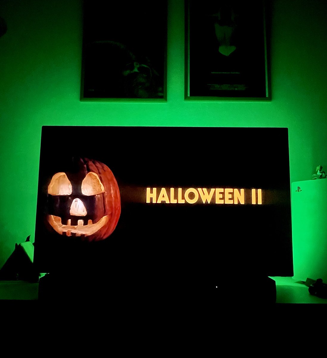 BriAnimator_'s tweet image. rewatching HALLOWEEN II (1981)