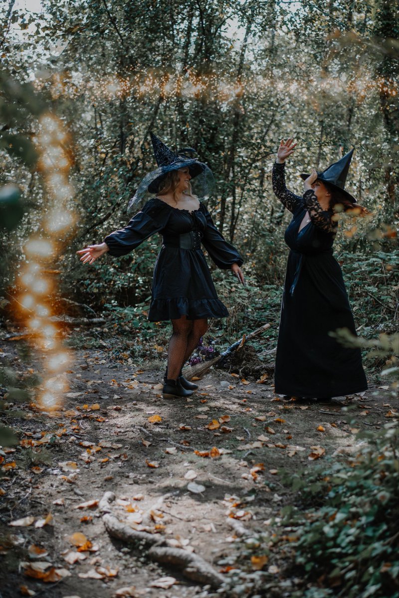 it’s nearly halloween (my fave holiday) and I’m so thankful for the girly on the right who has stood by me no matter what. my soulmate 🖤🩶