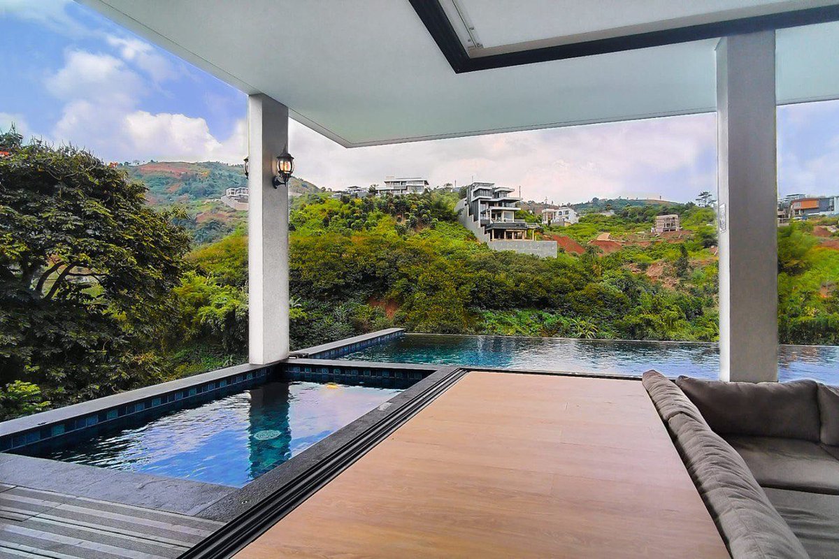 Fitrianoferdi's tweet photo. Rumah Villa Aesthetic FULL Furnished di Dago Bandung

Spesifikasi : 
Bangunan 2 Lantai
Hadap Utara
Luas Tanah 215 m2
Luas Bangunan 250 m2
4+1 Kamar Tidur
4 Kamar Mandi
Ruang Tamu &amp; Ruang Keluarga
Dapur &amp; Ruang Makan
Listrik 12.500 VA
Air Artesis
3 Carport
Legalitas SHM &amp; IMB https://t.co/ADUJHFqHuX