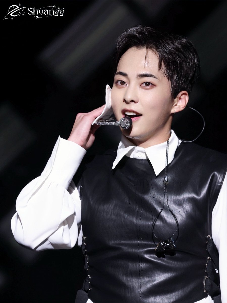 #xiumin #김민석 
#시우민 #シウミン
<a href="/XIUMIN_INB100/">XIUMIN_official</a>