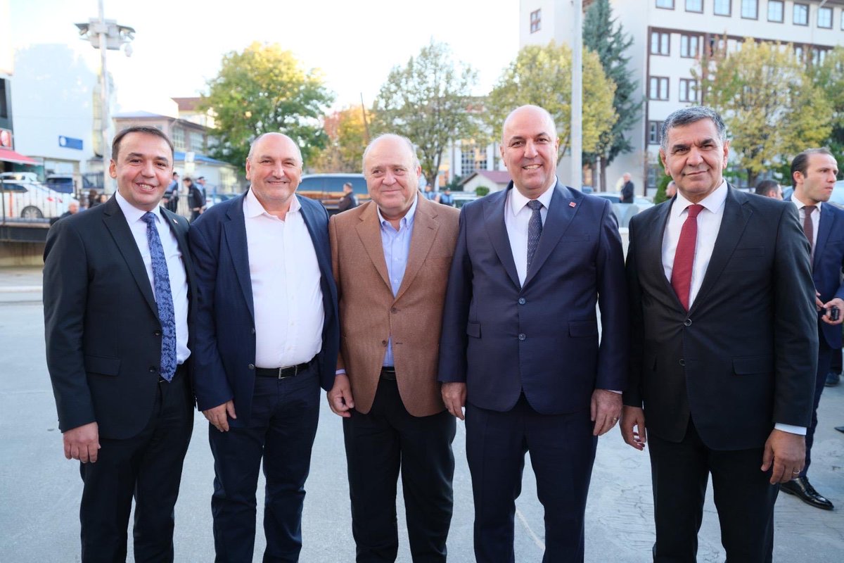 Kastamonu İl Kongremizdeyiz.

Cumhuriyet Halk Partimizin 39. Olağan Kastamonu İl Kongresi’nde yol arkadaşlarımızla bir araya geldik.
Demokrasimize, partimizin köklü örgüt kültürüne ve mücadele geleneğine yakışan bir atmosferde gerçekleşen kongremizin partimize, Kastamonu