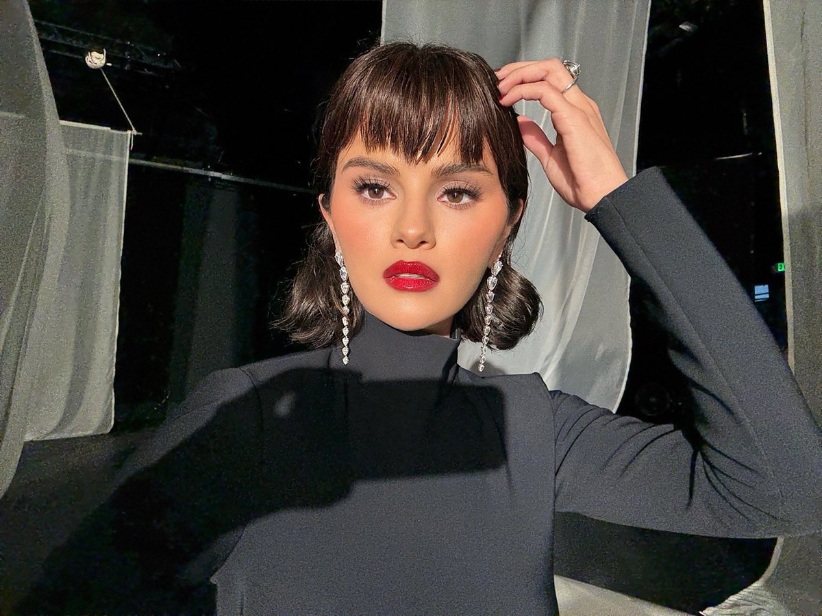 The way Selena’s look gives off Mavis vibes from Hotel Transylvania.