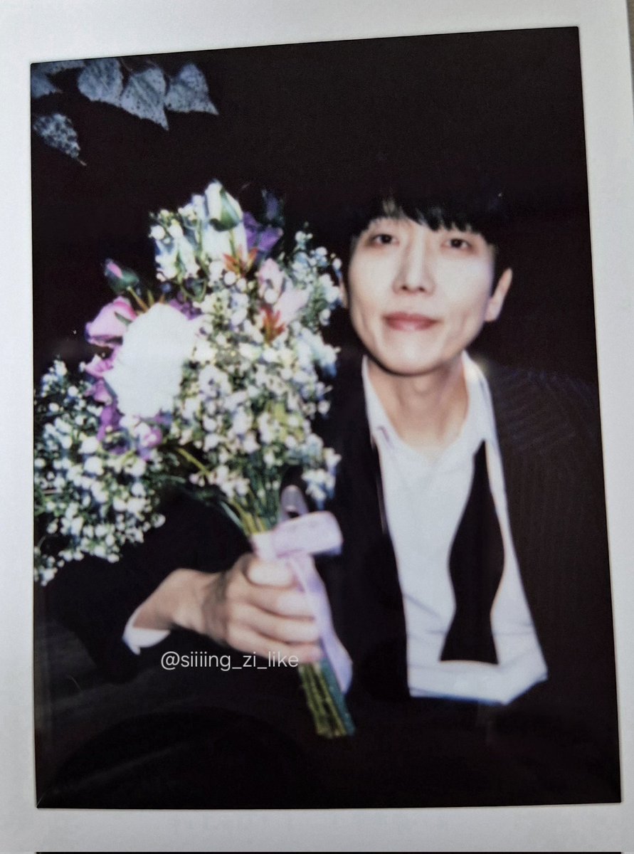 #이_마법같은_폴라 
#폴라_졸라_반짝거리지_않냐 
#길거리_소년들은_폴라만_주면_뭐든지_해 
#얘네집엔_답도없는_폴라중독자
#얘네집엔_미쳐버린_폴라중독자
#고마워_폴라라는_거_알게_해줘서

첫번째 범 폴라!!
누가 꽃이게💐
