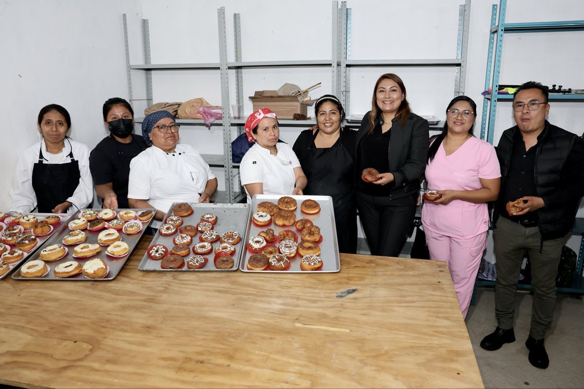 DanielaTaurinoo's tweet photo. Con la organización del Comité Vecinal de la colonia 25 de enero, hoy inician los “cursos dirigidos a mujeres”, a fin de otorgarles habilidades para el emprendimiento. Además, se otorgarán cursos de computación, para el desarrollo de habilidades tecnológicas necesarias.

Me llena de orgullo ser parte de este proyecto y sumar con mi apoyo para que más vecinas puedan ser beneficiadas. 

¡Es tiempo de las mujeres! 🙋🏼‍♀️🍩🥧👩‍💻

#DT #DistritoXII #DanielaTaurino #SantaLucíadelCamino #LXVILegislatura